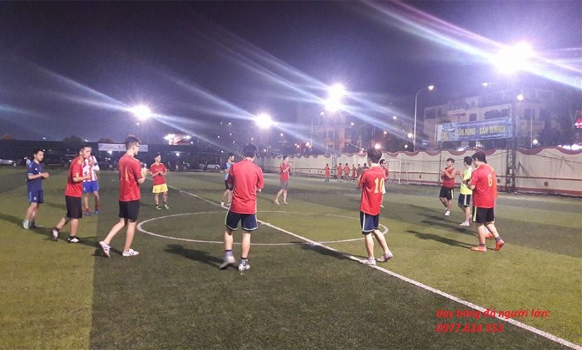 Địa chỉ dạy đá bóng cho người lớn "bận rộn" tại Hà Nội
