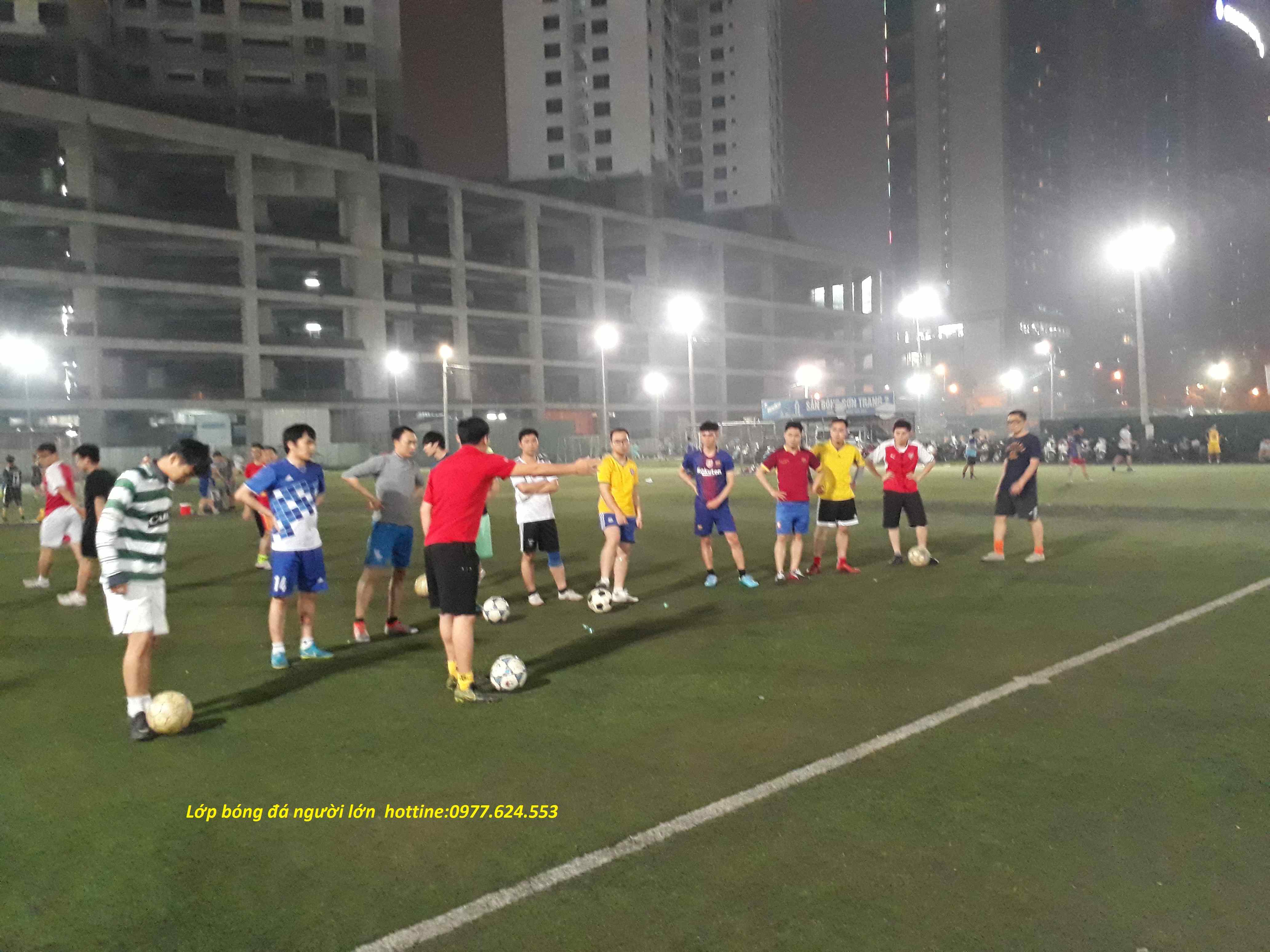 day-da-bong-cho-nguoi-lon-o-Ha-Noi1 (2)