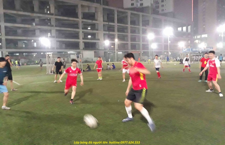 lop-bong-da-cho-nguoi-lon-8