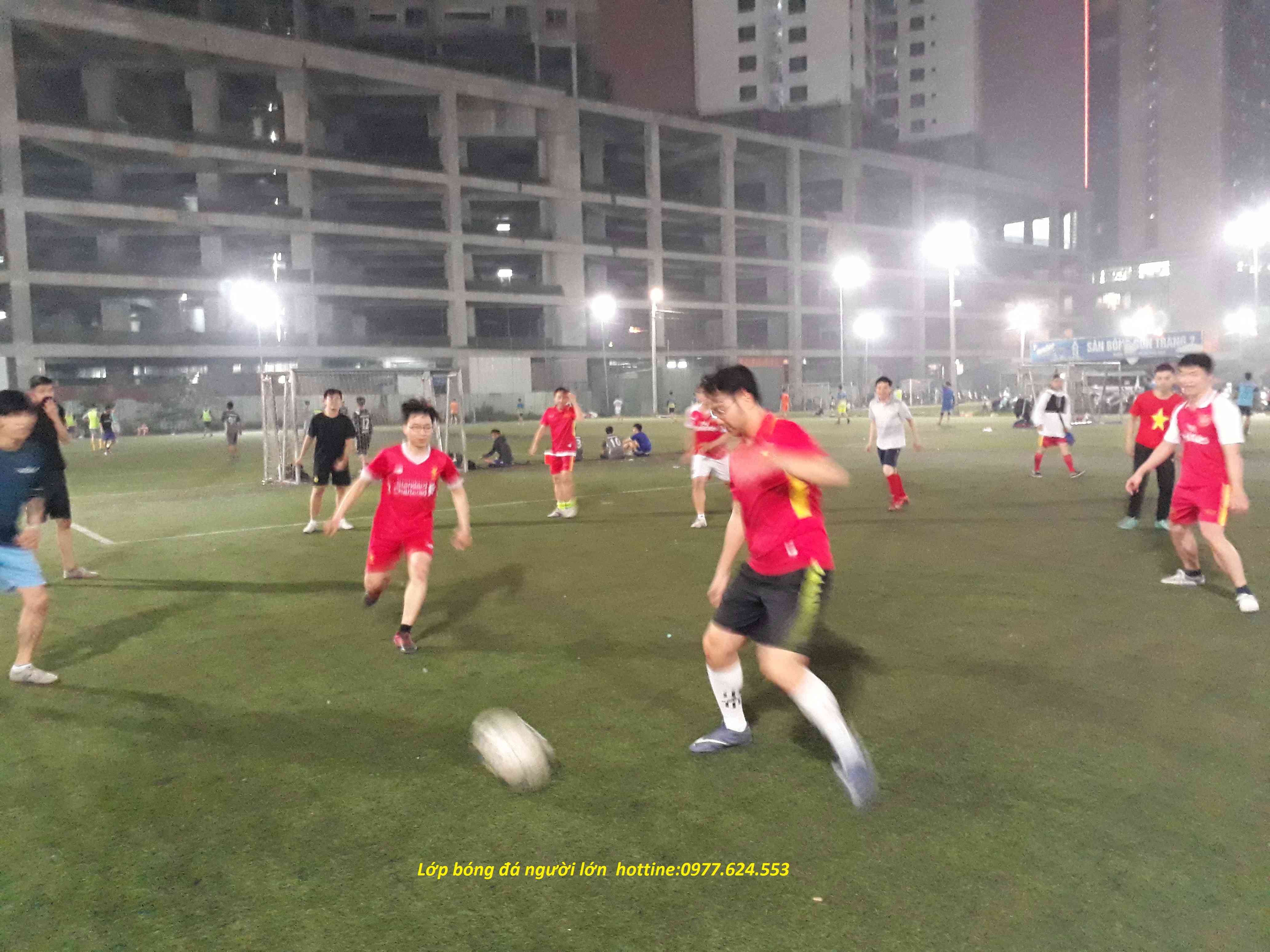 lop-bong-da-cho-nguoi-lon-8