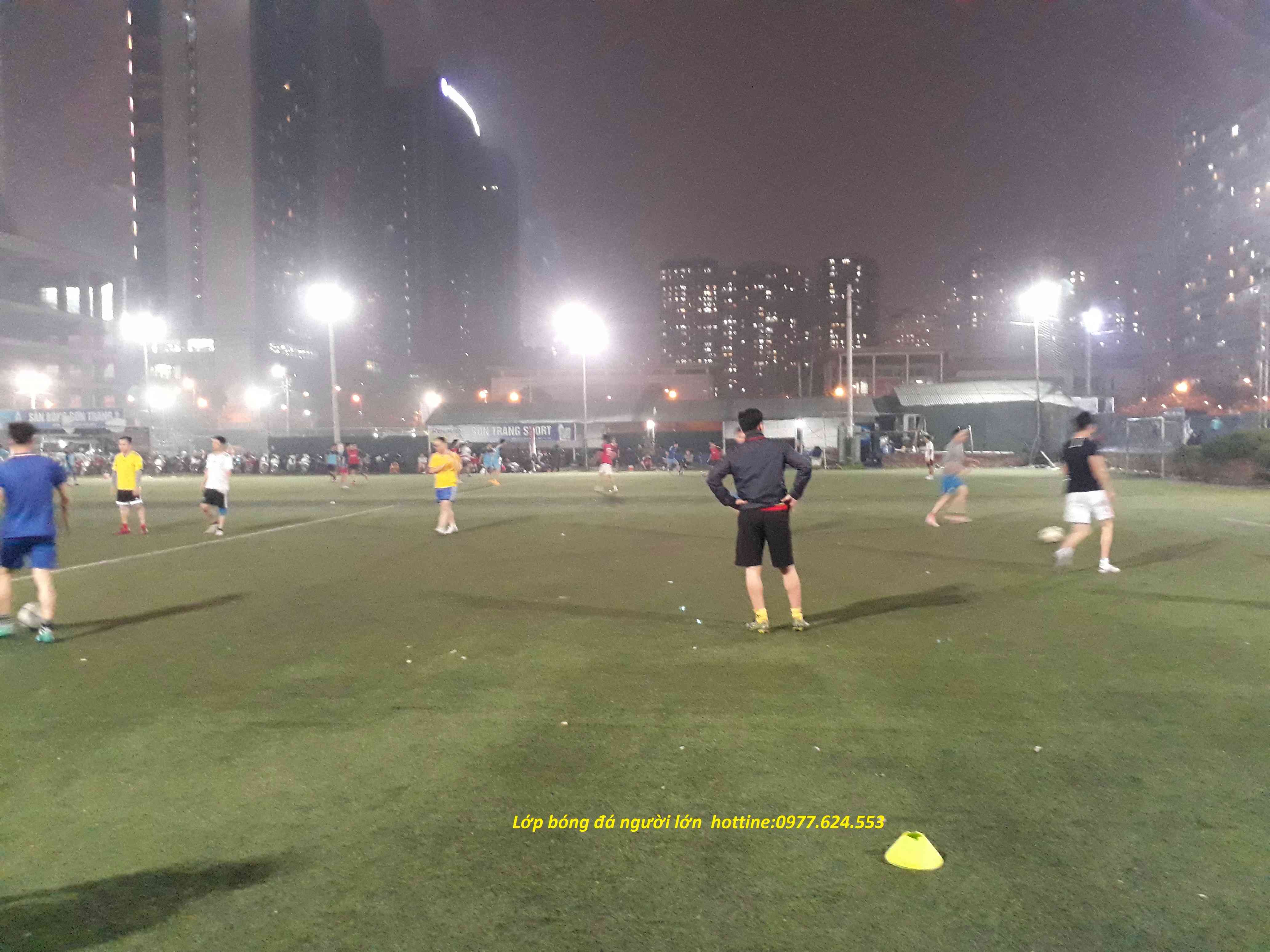 lop-hoc-bong-da-cho-nguoi-lon-3