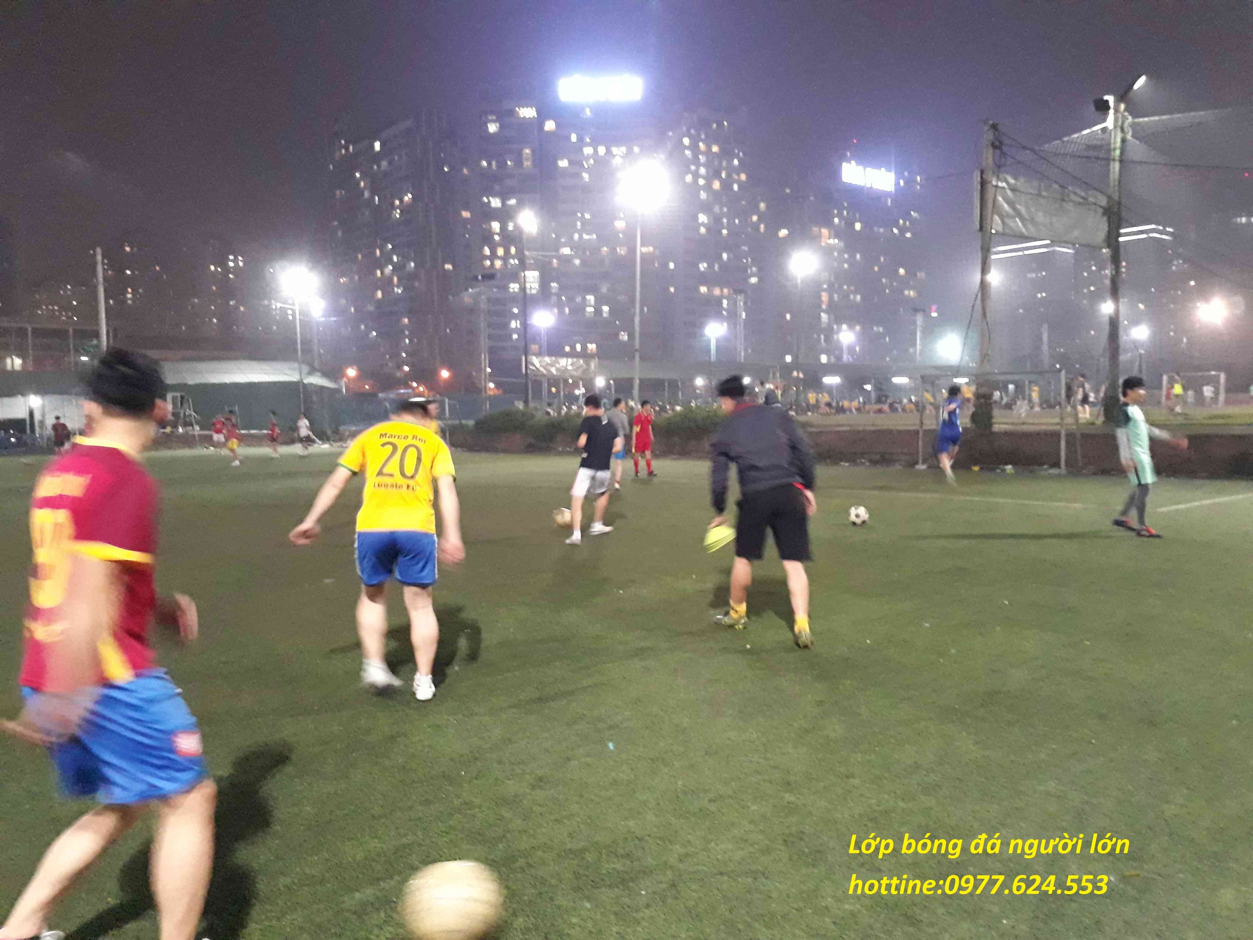 lop-hoc-bong-da-cho-nguoi-lon-tại-ha-noi-9