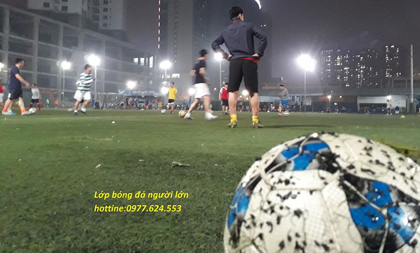 lop-hoc-bong-da-cho-nguoi-lon3