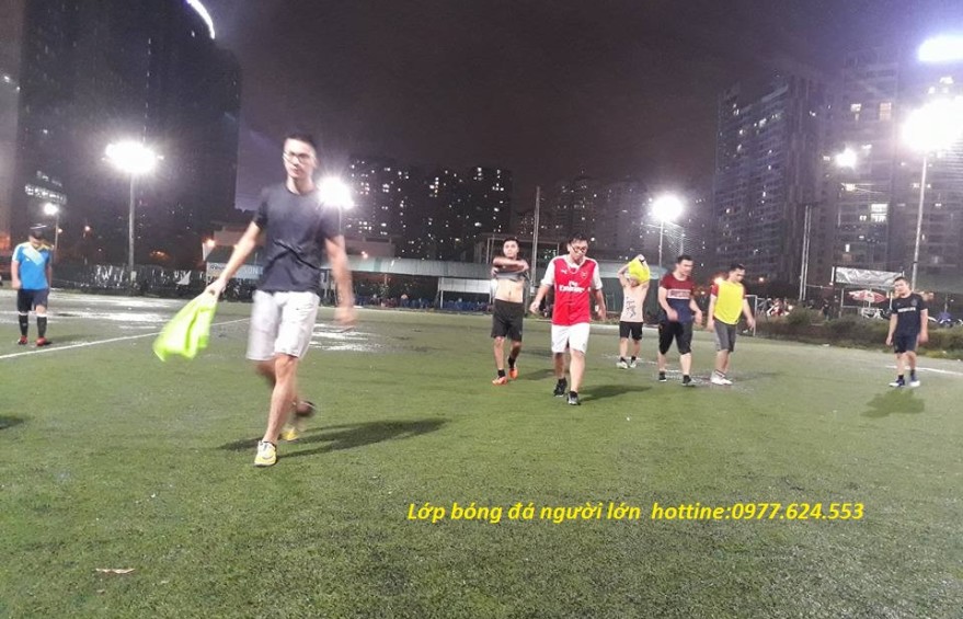 lớp bóng đá người lớn
