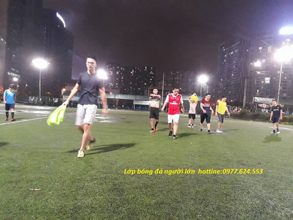 lớp bóng đá người lớn