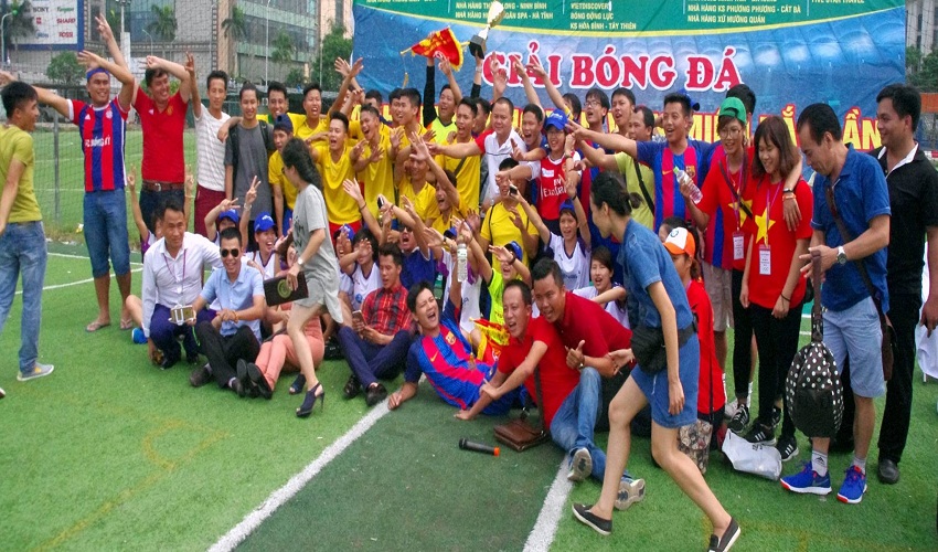 khai giang lop day da bong nguoi lon (9)